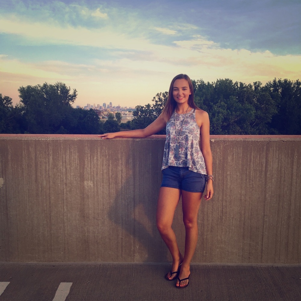 Meet Your Posher, Leah!!